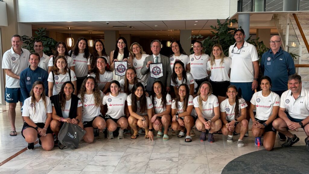 Las Diablas recibieron la visita del embajador de Chile antes de su debut ante Países Bajos