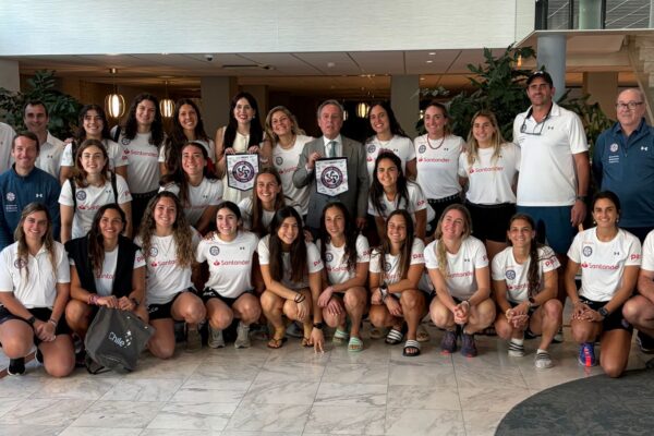 Las Diablas recibieron la visita del embajador de Chile antes de su debut ante Países Bajos