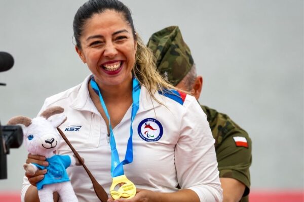 Katherinne Wollermann hace historia y se consagra tricampeona mundial de para canotaje