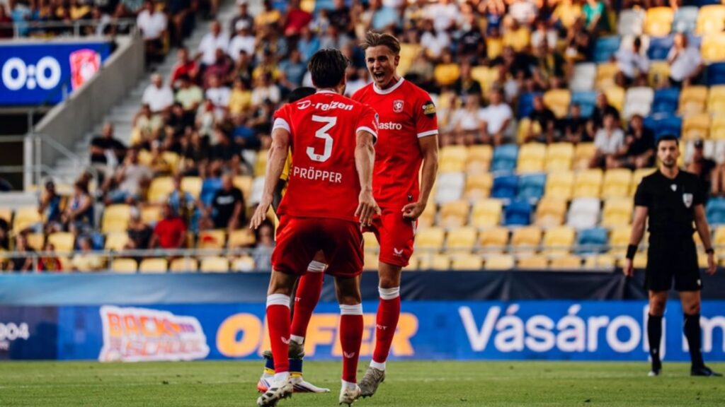 Twente sufrió en Eslovaquia, pero avanzó a los playoffs de la Conference League