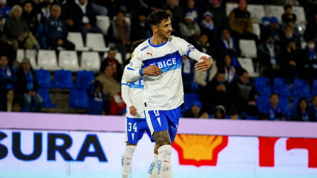 Universidad Católica vuelve al triunfo tras vencer a Cobresal en el Claro Arena