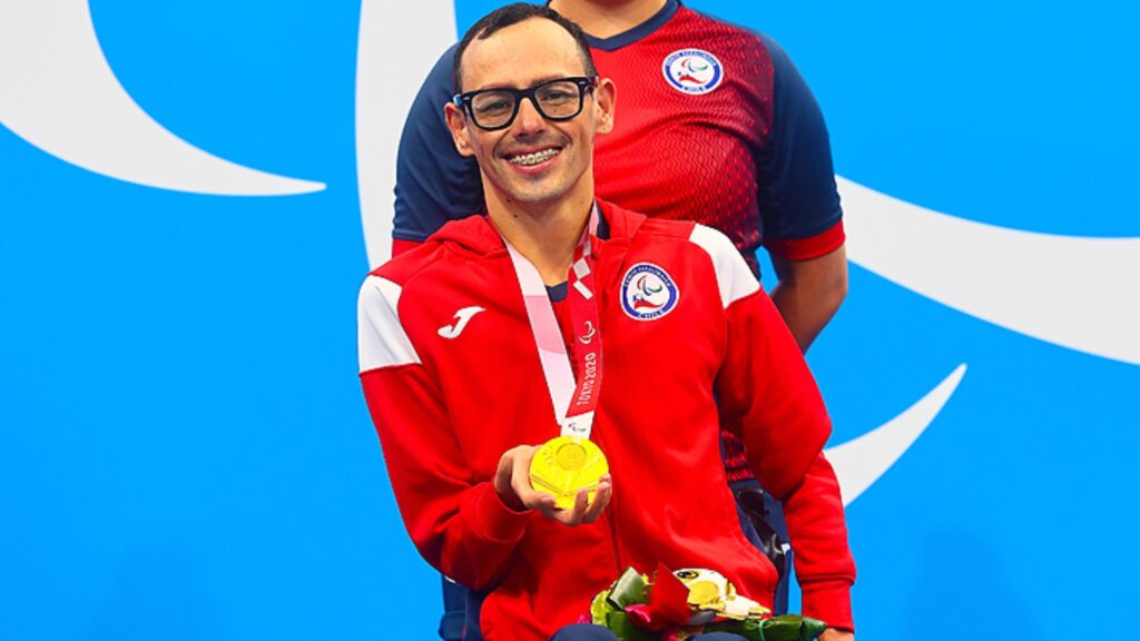 Alberto Abarza, brazadas para vencer lo imposible
