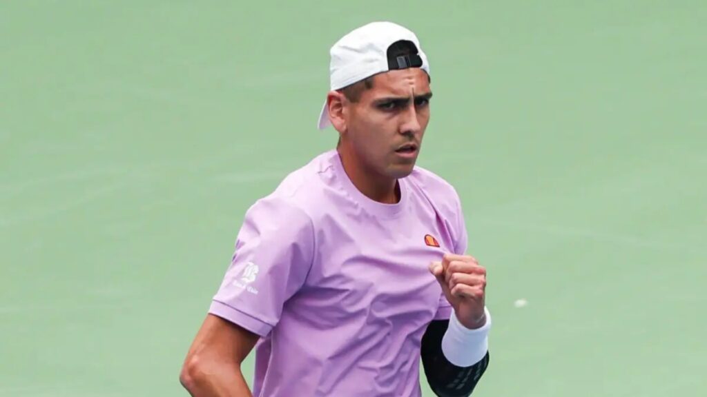 Alejandro Tabilo arrasó con Tommy Paul y avanzó en el ATP 500 de Tokio