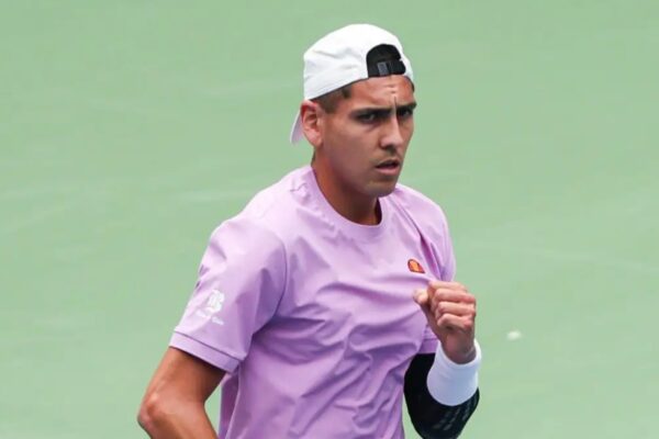 Alejandro Tabilo arrasó con Tommy Paul y avanzó en el ATP 500 de Tokio