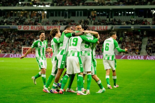 Real Betis regresó a la Champions con una gran remontada ante el Lille