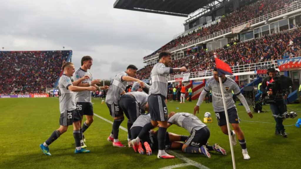 Boca se quedó con el clásico y derrotó a San Lorenzo bajo un diluvio