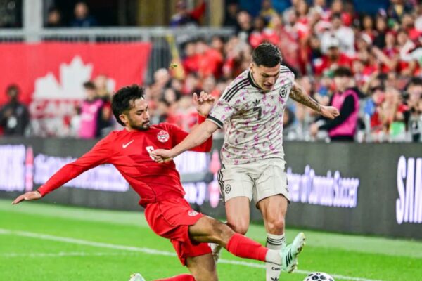 Chile cayó ante Canadá en Toronto y terminó con nueve jugadores