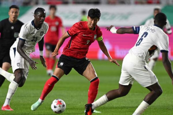 Marcelo Gallardo tuvo un amargo debut con Ecuador ante Corea del Sur