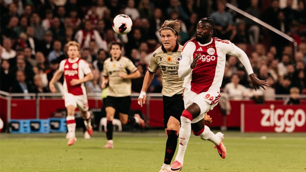 Ajax dejó escapar puntos ante Excelsior y se conformó con un amargo empate