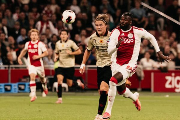 Ajax dejó escapar puntos ante Excelsior y se conformó con un amargo empate