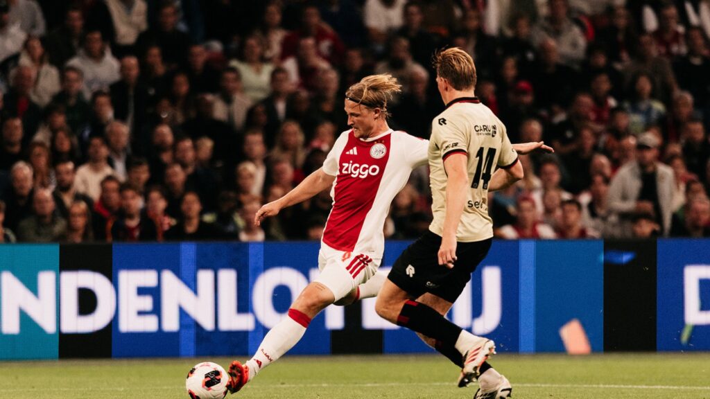 Kasper Dolberg sufre una lesión de rodilla y estará un largo periodo fuera del Ajax