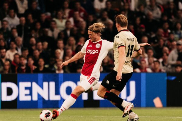 Kasper Dolberg sufre una lesión de rodilla y estará un largo periodo fuera del Ajax