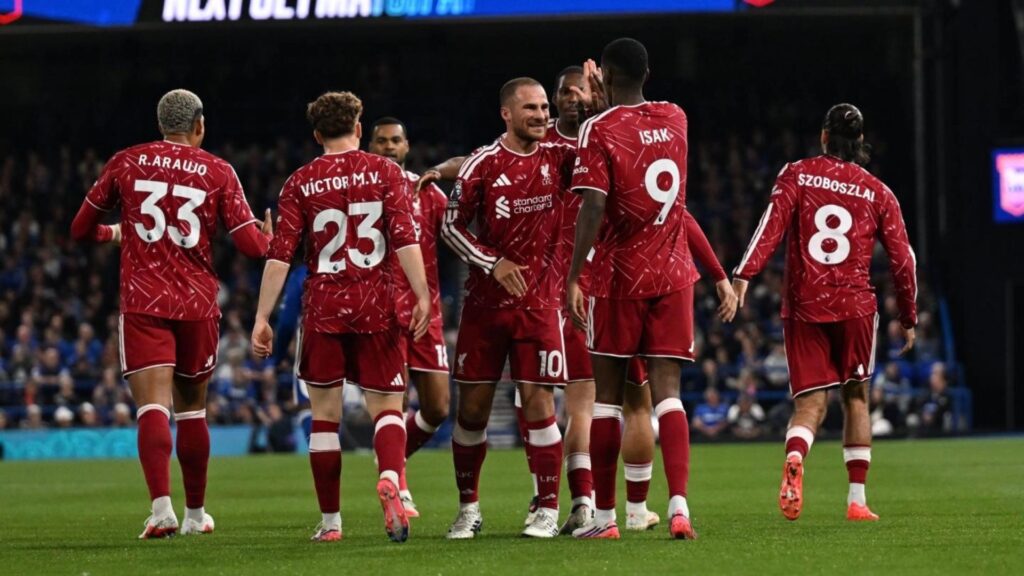 Liverpool venció al Ipswich de Marcelino Núñez con un Isak intratable