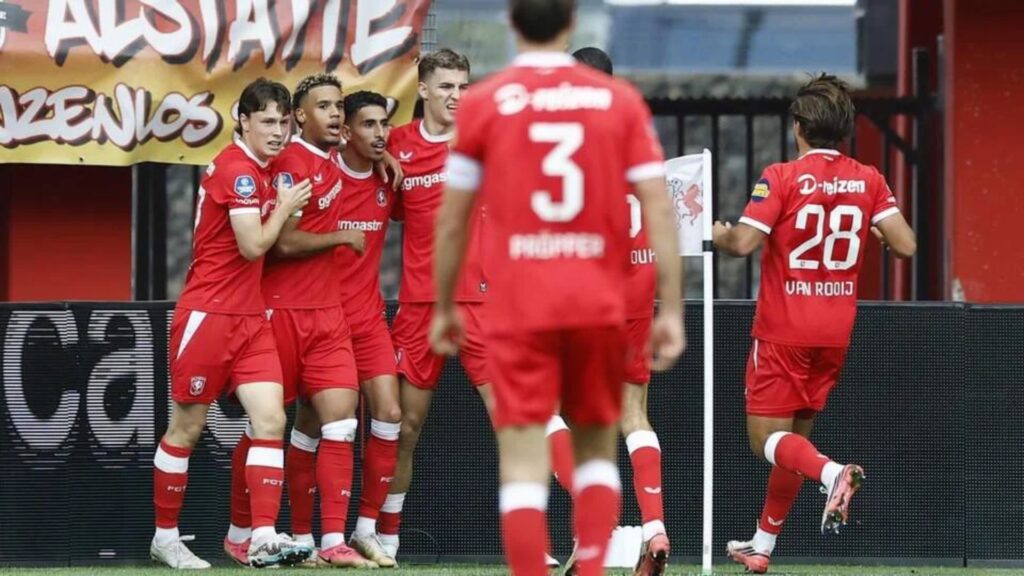 Golpe en la Eredivisie: Twente derrotó al PSV en un partidazo