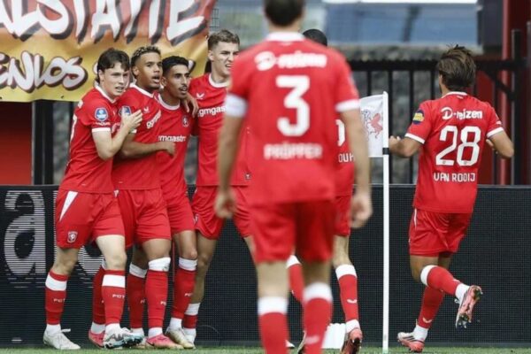 Golpe en la Eredivisie: Twente derrotó al PSV en un partidazo