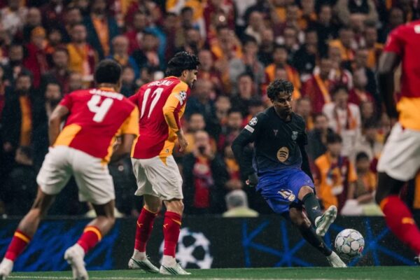 Barcelona remontó ante Galatasaray y goleó en Estambul por la Champions League