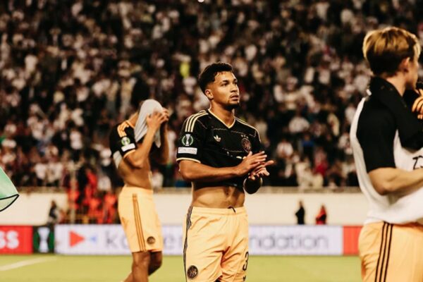 Ajax arranca con el pie izquierdo y cae ante Hajduk Split en la Conference League