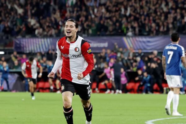 Feyenoord remontó ante Como y consiguió un triunfazo por 3-2 en la Champions League