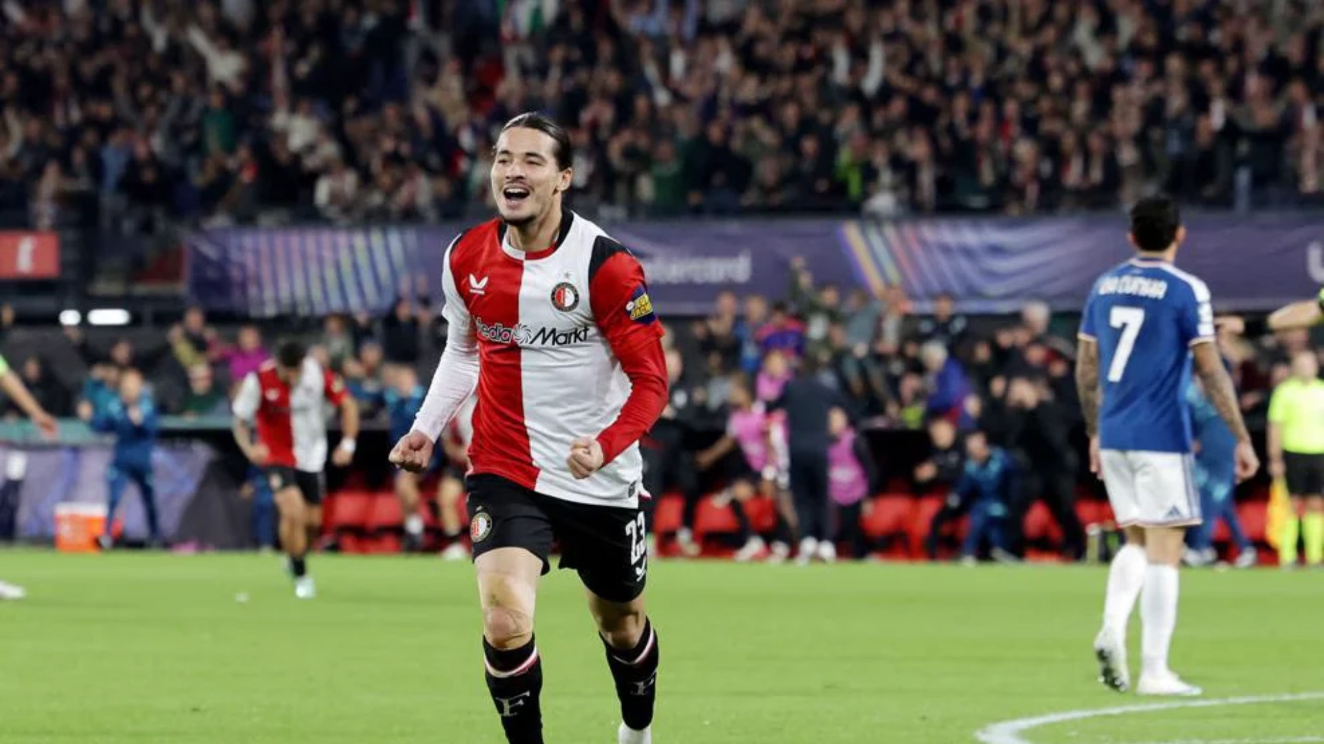 Feyenoord remontó ante Como y consiguió un triunfazo por 3-2 en la Champions League
