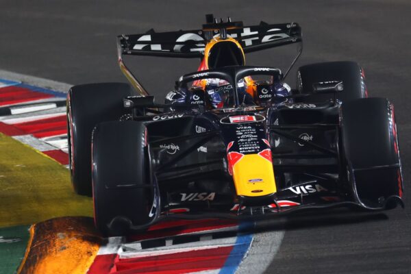 Max Verstappen conquista la pole en Singapur y alcanza las 50 clasificaciones ganadas en Fórmula 1