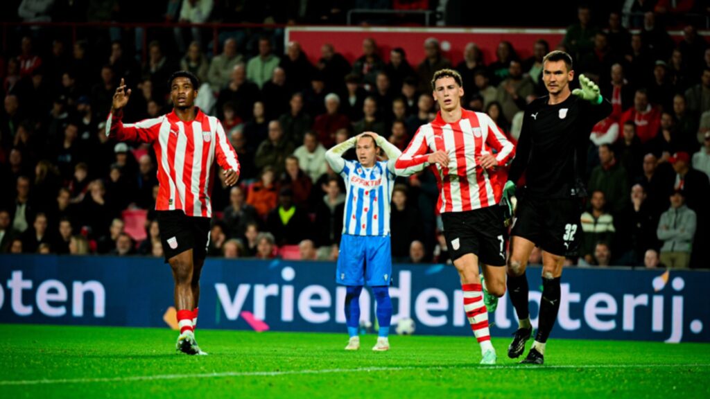 PSV venció al Heerenveen y retomó el camino del triunfo en la Eredivisie