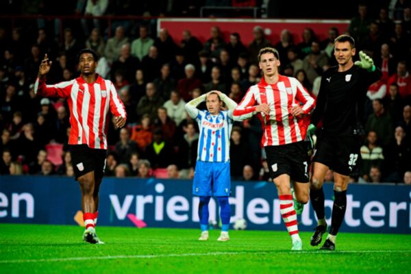 PSV venció al Heerenveen y retomó el camino del triunfo en la Eredivisie
