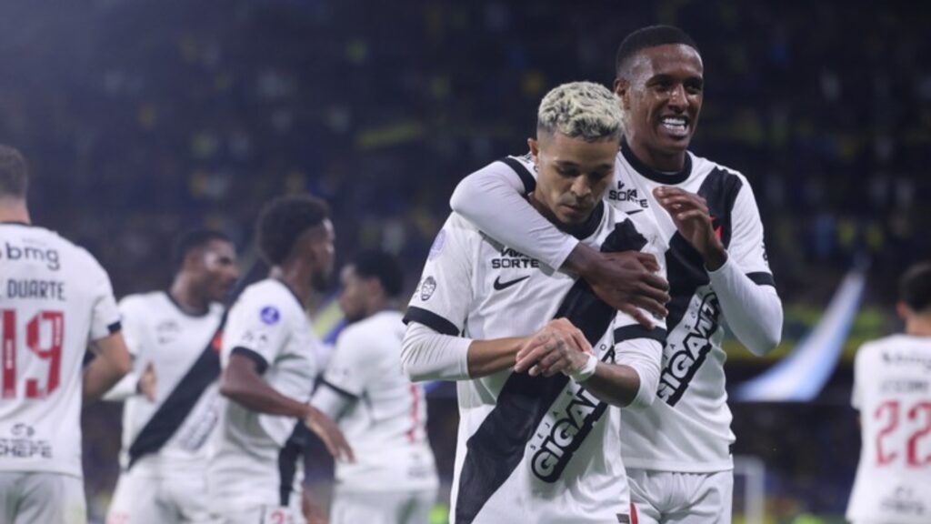 Vasco golpeó a Boca en La Bombonera en una noche marcada por el polémico arbitraje de Piero Maza